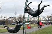 Садово-парковая скульптура на заказ Веселые зайцы Київ