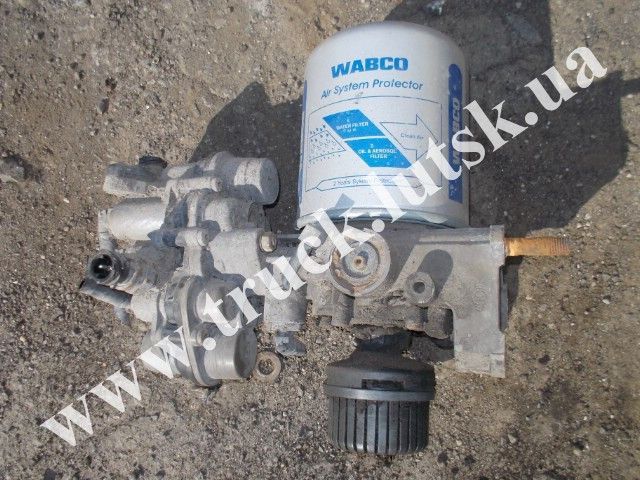 Корпус влагоотделителя мерседес атего. Кран осушителя мерседес аксор. Осушитель воздуха на мерседес атего. Осушитель мерседес атего. Корпус осушителя мерседес атего.