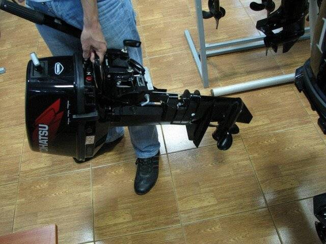 весь модельный ряд 2-тактных компактных лодочных моторов Tohatsu Київ - изображение 1
