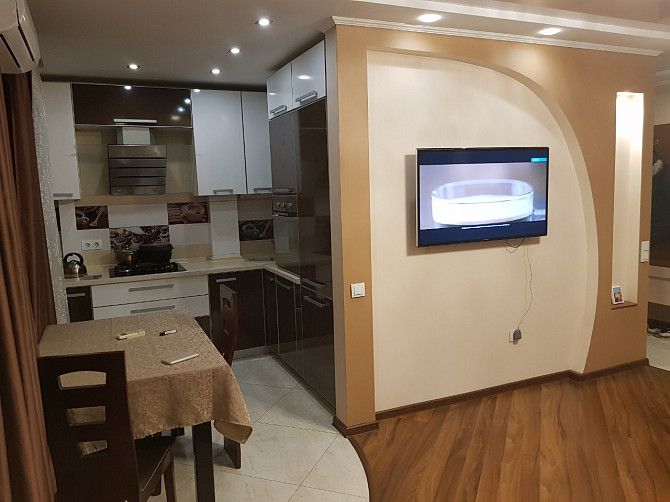 Аренда 2 комн кв в центре, улица Победы, район Вознесеновского рынка. Запорожье - изображение 1