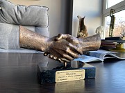 Подарочные статуэтки для партнеров, бронзовое рукопожатие под заказ Київ